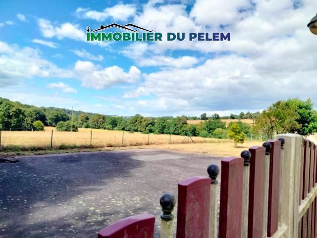 Maison avec véranda, dépendances et jardin clos à Plelauff C. 106m² Plélauff