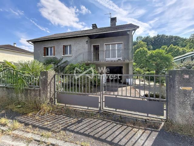 Maison avec vie à l'étage sur sous sol total