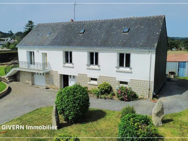 Maison avec vie de plain pied, sous sol complet et combles a. 100m² Meslan
