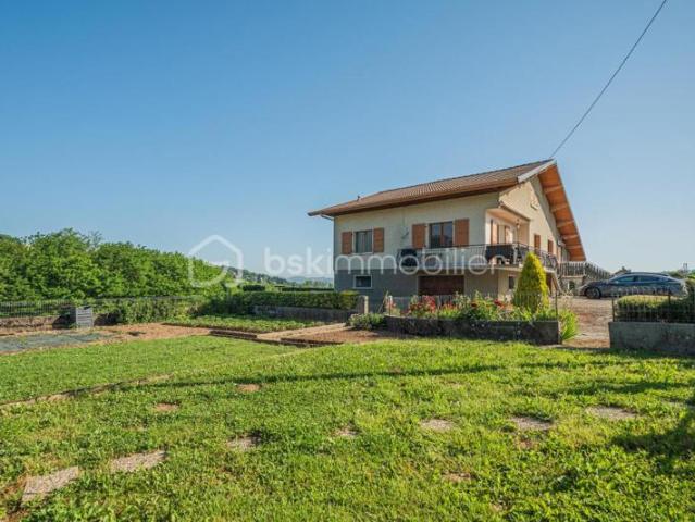 Maison avec vue et beaux volumes à réinventer – Rumilly Sud