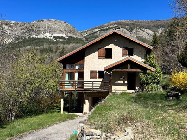 Maison avec vue et grand terrain