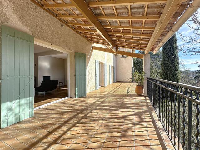Vue panoramique Maison de 237 m² sur terrain de 2 500 m² avec T2 indépendant
