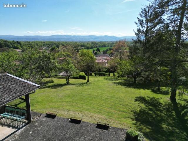 Maison avec vue montagne