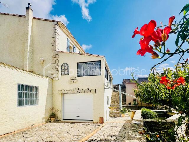 Maison avec vue superbe, grand sous sol et vaste terrain