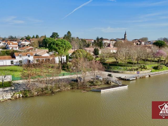 Maison avec vue sur la rivière, gîte et double garage. 270m² Saint Sylvestre sur Lot