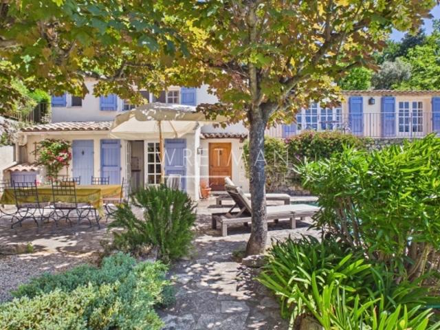 Charmante maison avec vue sur le village Seillans