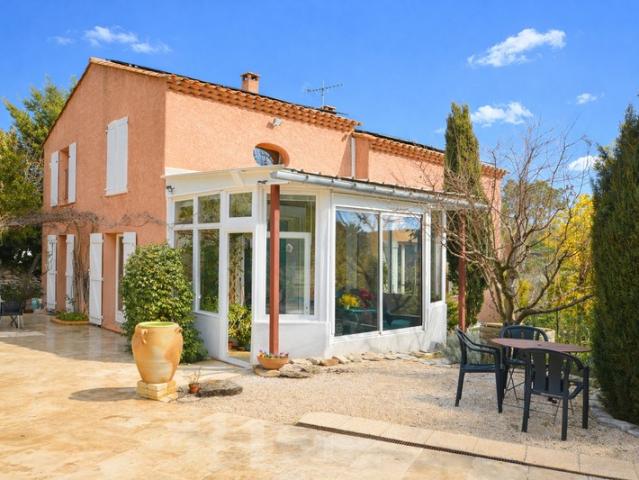 Maison avec vue sur le village – Quartier recherché de Ventabren