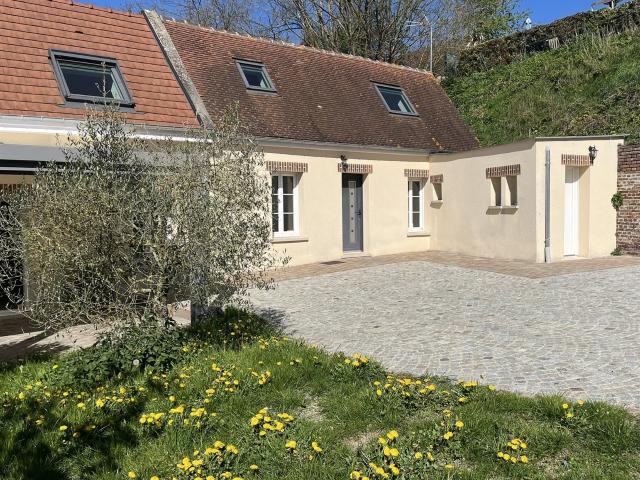 Maison avec vue sur une campagne vallonnée 226m² Airion