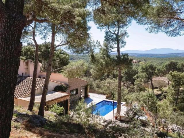 Maison Avec Vues Spectaculaires Et Position Dominante – 15 Min Perpignan