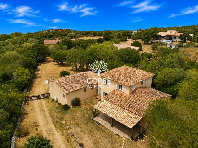 Maison avec appartement indépendant sur terrain piscinable et constructible
