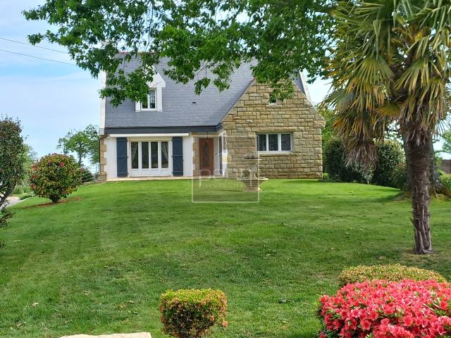 MAISON avec BEAU et GRAND TERRAIN à 10 mn sud ouest de Vitré !