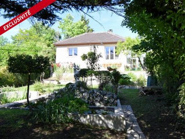 Maison avec belle vue, nichée au cœur d'un terrain paysagé