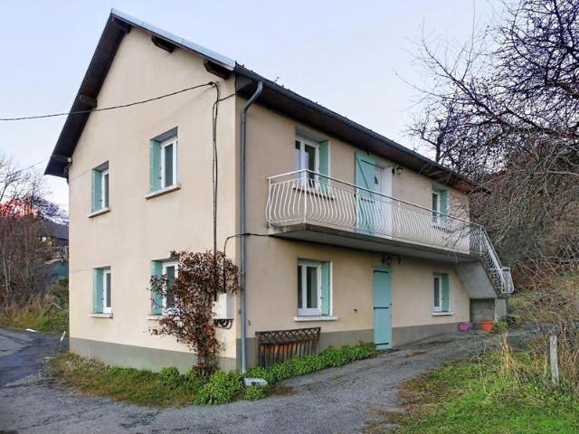 Maison avec bien exposé avec une vue dégagée
