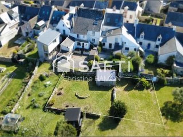 Maison avec combles, dépendances, garage et jardin