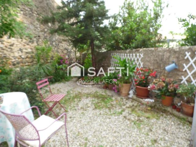 Maison avec jardinet et garage