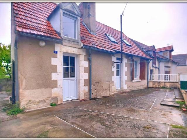 Maison avec cour, grand sejour BUZANCAIS 36