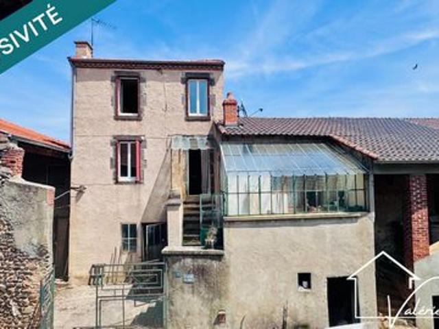 Maison avec cour intérieure, dépendances et fort potentiel de rénovation