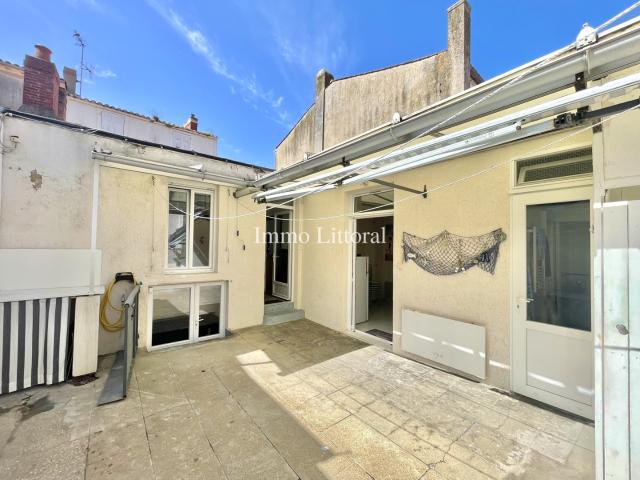 Maison avec cour LE PASSAGE