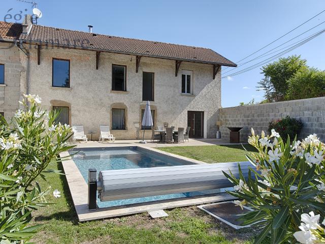 Maison avec dépendances