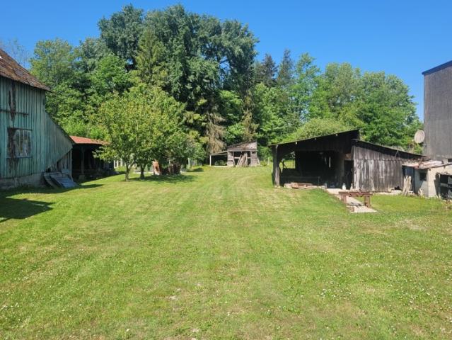 Maison avec dépendances à Grandcourt