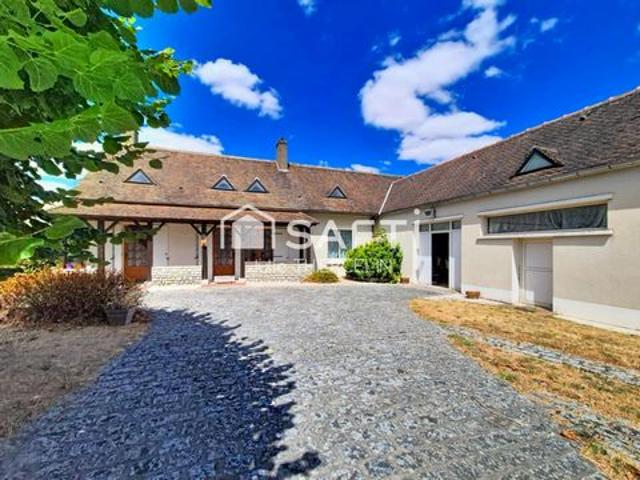Maison avec dépendances et grand terrain