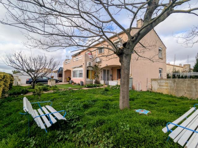 Maison avec dépendances et jardin