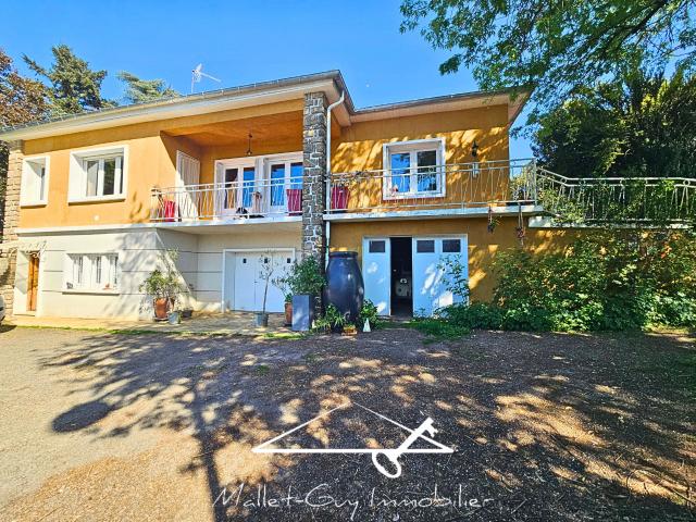 Maison avec dépendances et magnifique vue sur la campagne