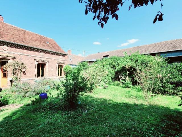 MAISON AVEC DEPENDANCES PROCHE BRESLES