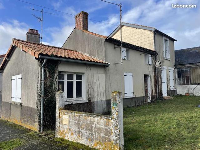 Maison avec dépendances sur un terrain de 9 245 m² – Fort potentiel