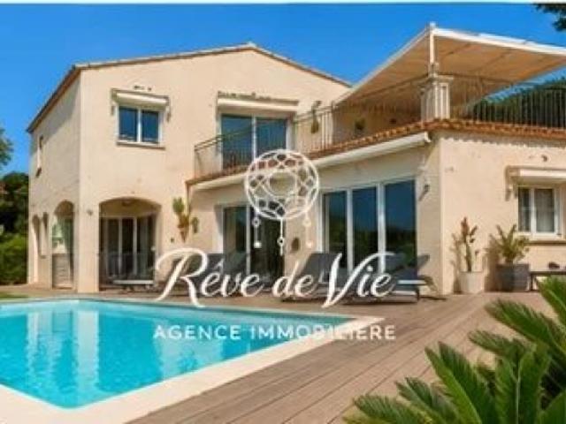 MAISON AVEC DEUX APPARTEMENTS T3, PISCINE ET GARAGE