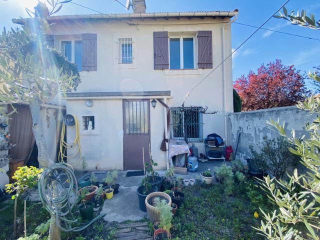 Maison avec deux appartements à Villeneuve lès Avignon