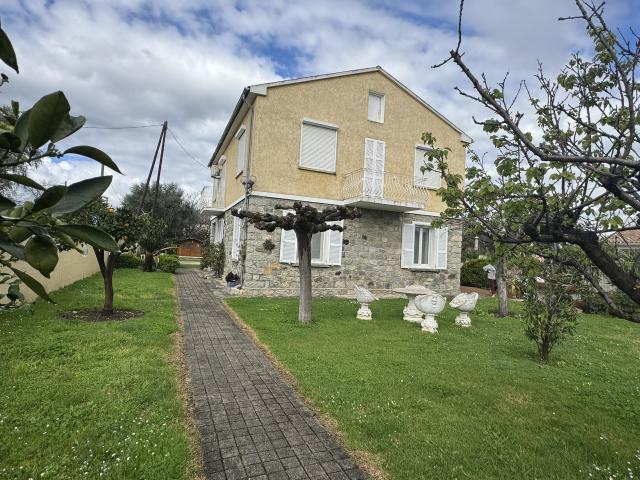 Maison avec deux appartements en Viager