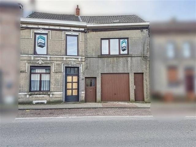 Maison avec deux entrées distinctes à rénover