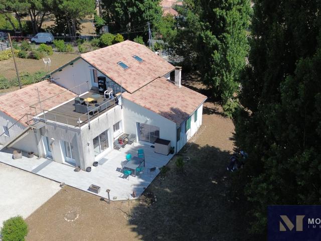 Maison Avec Deux Logements Saisonniers Et Grand Jardin 196m² La Tremblade