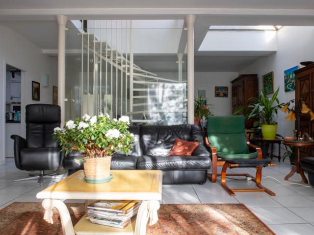 MAISON AVEC DOUBLE GARAGE, JARDIN ET 2 APPARTEMENTS AVEC ENT