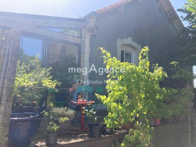 Maison avec du caractère,entouré de verdure,potager,fruituiés,pour des moments reposant