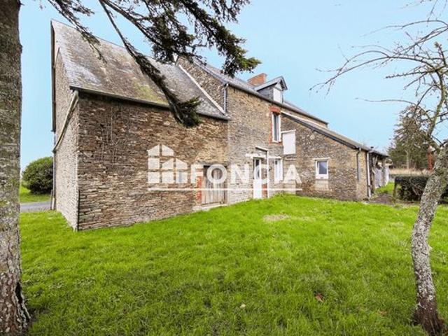 Maison avec énorme potentiel – Nombreuses dépendances et terrain clos de 2648 m²