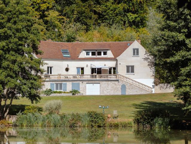 Maison avec étang à Bonneuil en Valois dans l'Oise