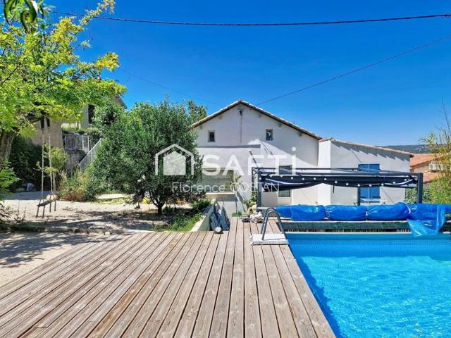 Maison avec fort potentiel d'agrandissement de 102 m² sur terrain de 650 m² environ en plein coeur du village