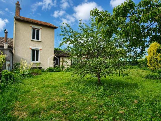Maison avec garage, cave et jardin