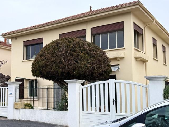 Maison avec Garage, atelier cuisine d'été
