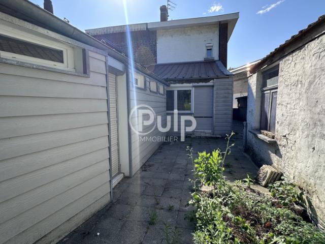 MAISON AVEC GARAGE, DÉPENDANCES ET GRAND JARDIN À ANNEZIN