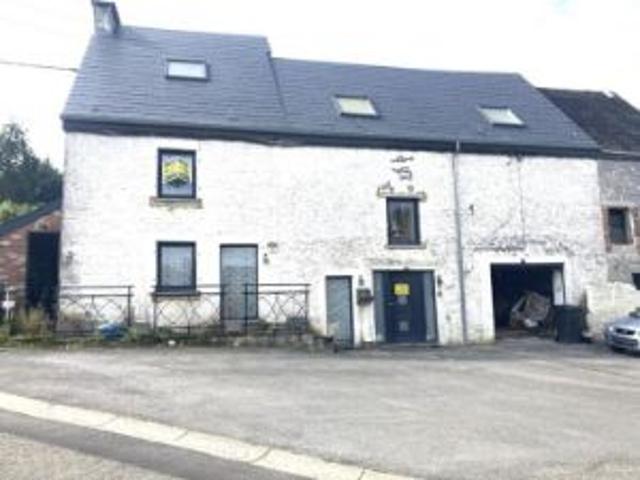 Maison avec garage et jardin