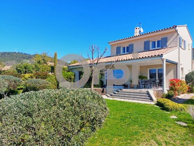Maison avec garage et jardin