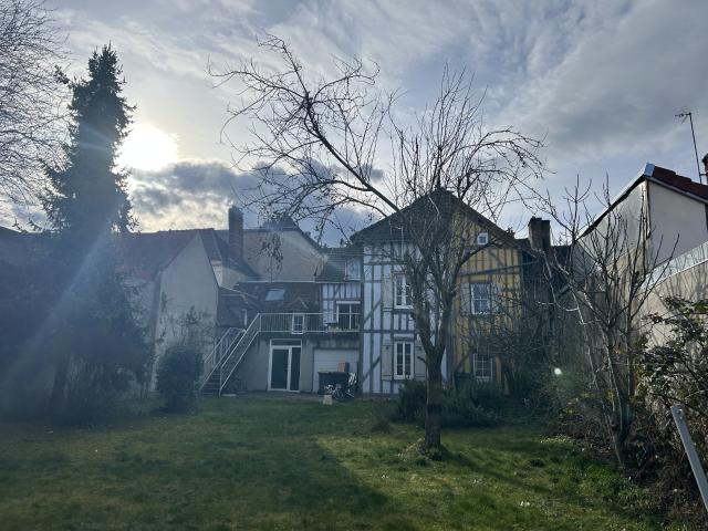 Maison avec garage et jardin 8 chambres