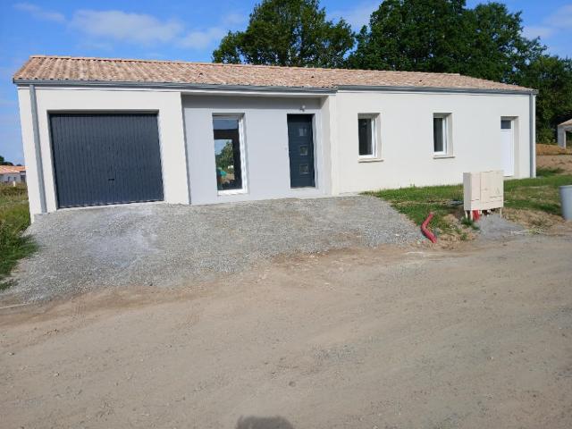 Maison avec garage, jardin et terrasse à Mouilleron le Capt