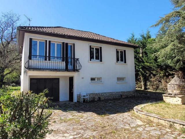 Maison avec garage sur terrain de 1848 m²