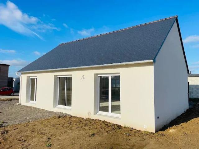 MAISON AVEC GARAGE +TERRAIN