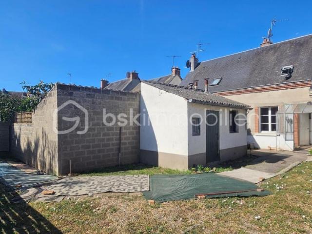 Maison avec garage, terrasse et double accès à deux pas des bords de Loire