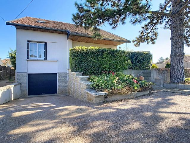 Maison avec gîte et piscine intérieure